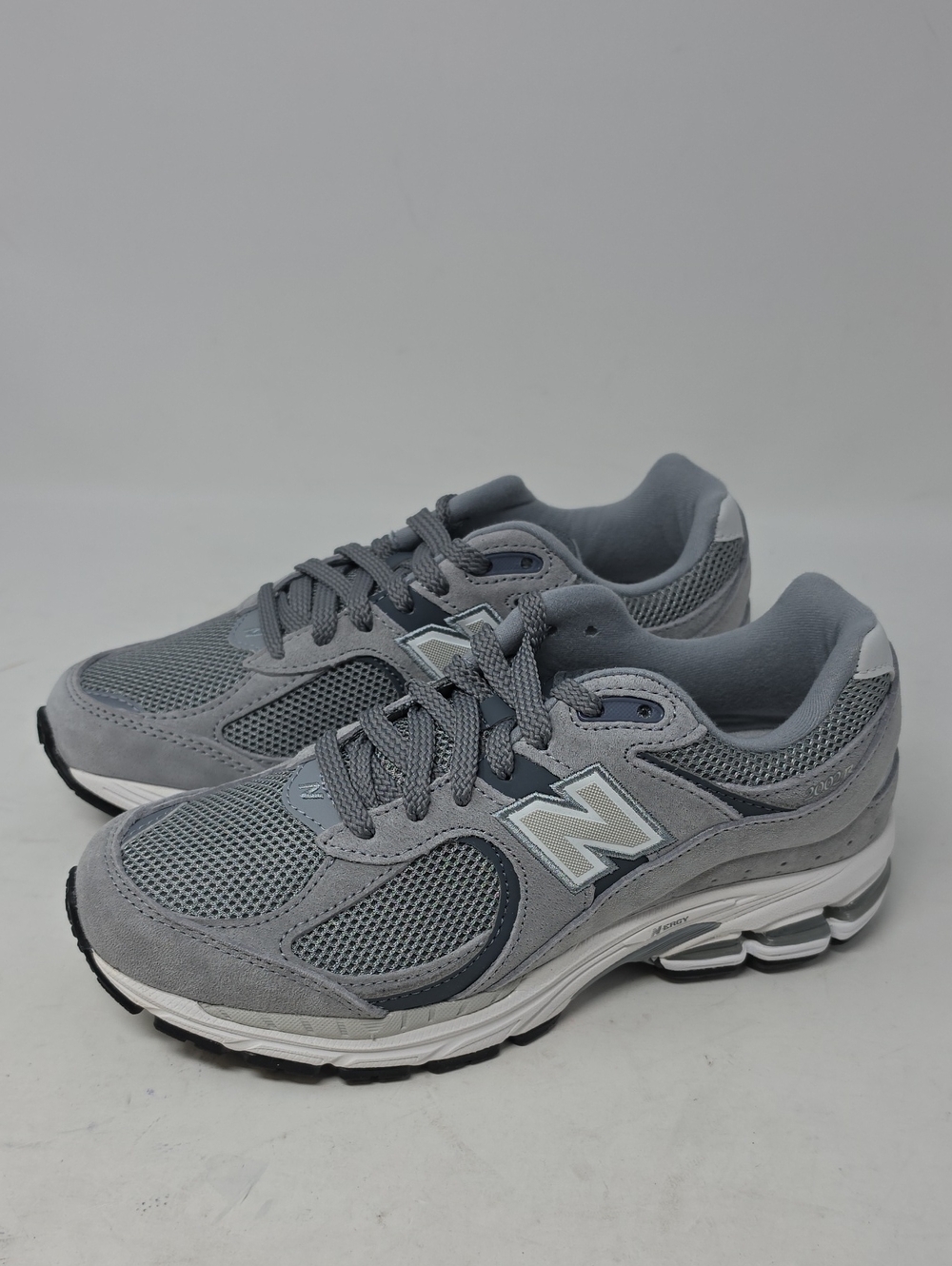New Balance 2002R Grey Running Sneakers Unisex Men 5.5 Women 7